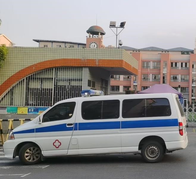 感城镇救护车出租护送骨折病人一公里多少钱